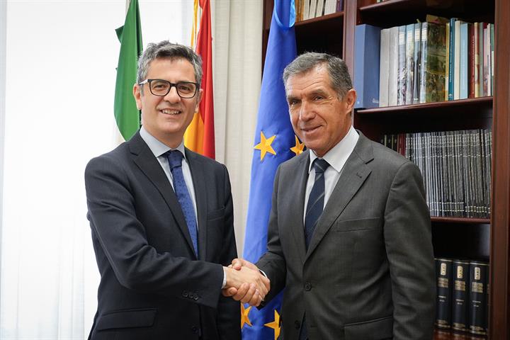 El ministro Félix Bolaños, junto al presidente del Tribunal Superior de Justicia de Andalucía, Ceuta y Melilla, Lorenzo del Río