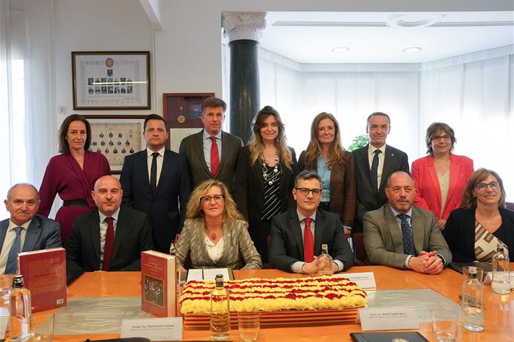 El ministro de la Presidencia, Justicia y Relaciones con las Cortes en el CICAC