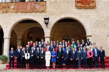 Foto de familia de los asistentes a la Conferencia de presidentes de Parlamentos de la UE