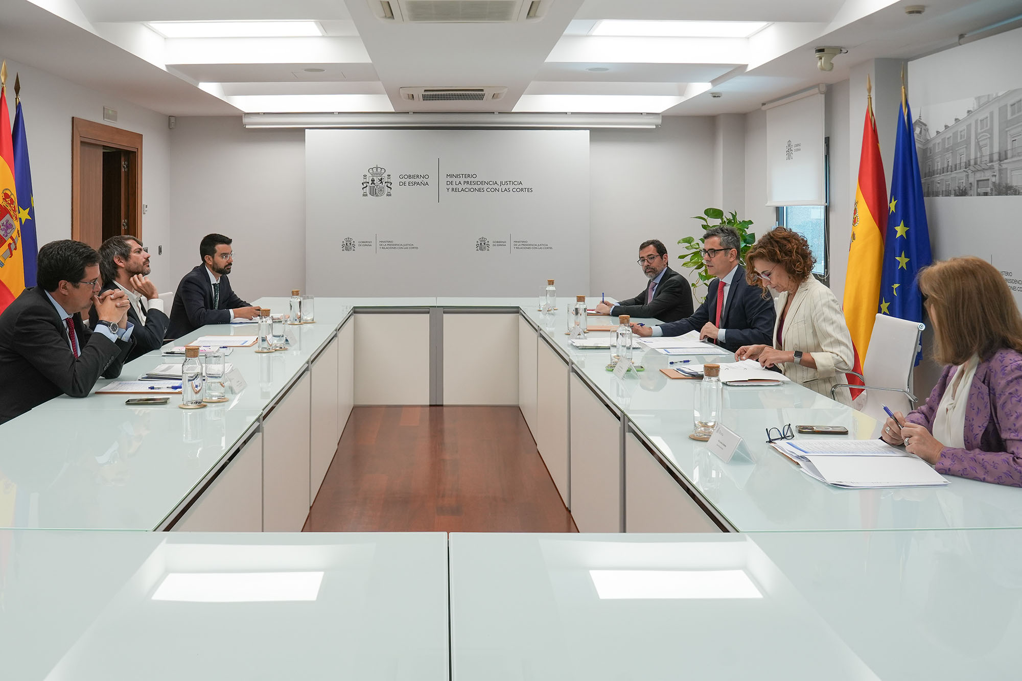 Imagen del artículo Bolaños preside una nueva reunión de la Comisión Interministerial del Plan de Acción por la Democracia
