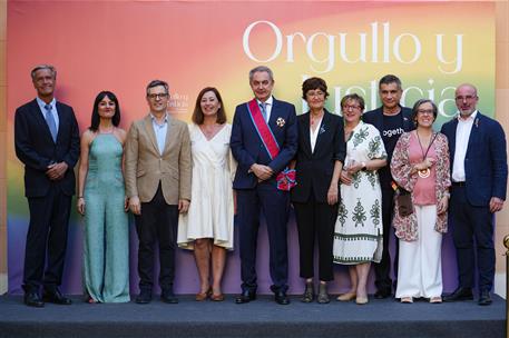 27/06/2025. El Ministerio condecora al presidente Zapatero y Pedro Zerolo en el 20 aniversario de la ley del matrimonio igualitario