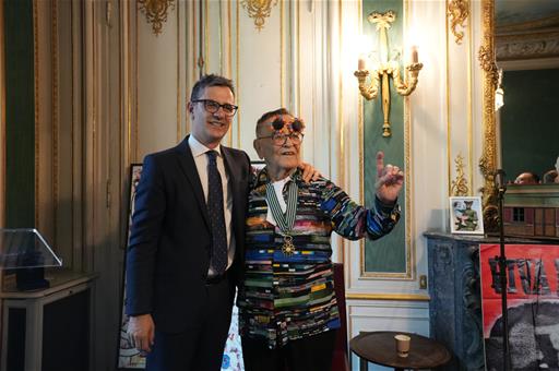 29/06/2026. Bolaños asiste a la ceremonia de entrega de la insignia de Comendador de la Orden de las Artes y las Letras de Francia a Fernando Arrabal