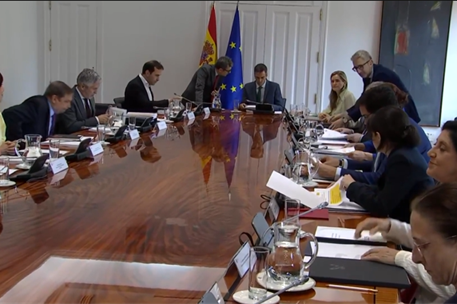 Félix Bolaños asiste a la reunión del Consejo de Seguridad Nacional que lidera el presidente del Gobierno