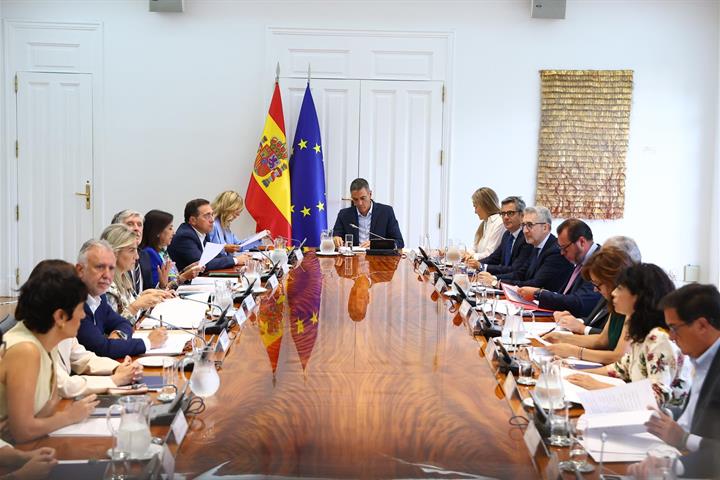Félix Bolaños participa en la reunión extraordinaria del Consejo de Seguridad Nacional para abordar la situación de Ceuta