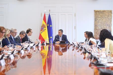 Bolaños participa en una nueva reunión del Gobierno para el seguimiento de la situación en Ceuta, presidida por Pedro Sánchez