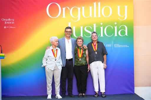 26/06/2026. El Gobierno entrega la Orden del Mérito Constitucional a Boti García, Mili Hernández y Charo Alises por su contribución a la defensa de...